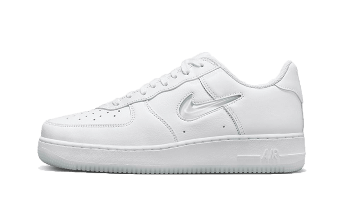 Nike Air Force 1 Low '07 Retro-Farbe des Monats Jewel Swoosh Triple White