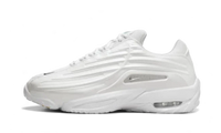 Nike Hot Step 2 NOCTA Drake White, zijaanzicht van witte sneaker met gestileerde strepen en grijze swoosh