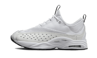Nike Nocta Air Zoom Drive White, zijaanzicht met wit mesh-materiaal, perforaties en zwarte zooldetail