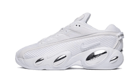 Nike NOCTA Glide Drake White Chrome, zijaanzicht met witte mesh bovenkant en opvallende witte zool met zwarte accenten