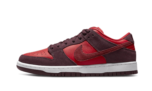 SB Dunk Low Cherry - DM0807-600