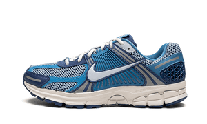 Nike Zoom Vomero 5 getragenes Blau